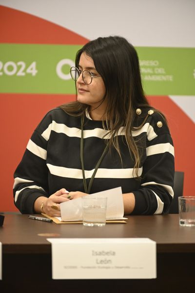 Isabela León
